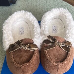 Jessica Simpson Brown and White Slippers